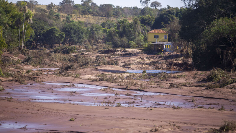 Barragem rompeu no dia 20 de agosto, dentro do loteamento do condomínio de luxo da empresa