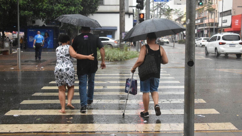 Semana terá pancadas de chuva, mas não suficientes para amenizar calorão