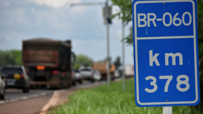 Tráfego na BR-060, entre Campo Grande e Sidrolândia, é intenso, principalmente de caminhões