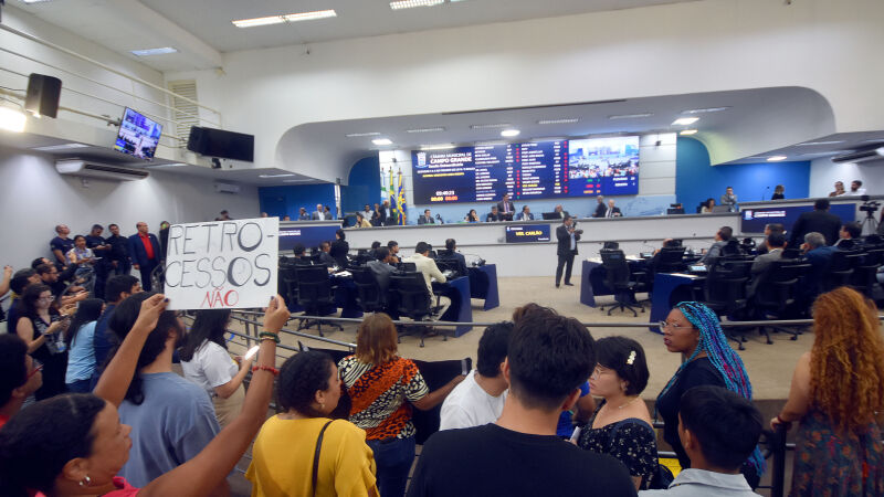 Projeto foi votado em sessão extraordinária nesta quarta-feira (11)