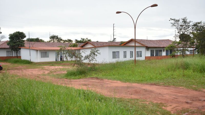 Escola Municipal Rachid Saldanha Derzi, em Campo Grande, uma das unidades que ainda não recebeu ares-condicionados