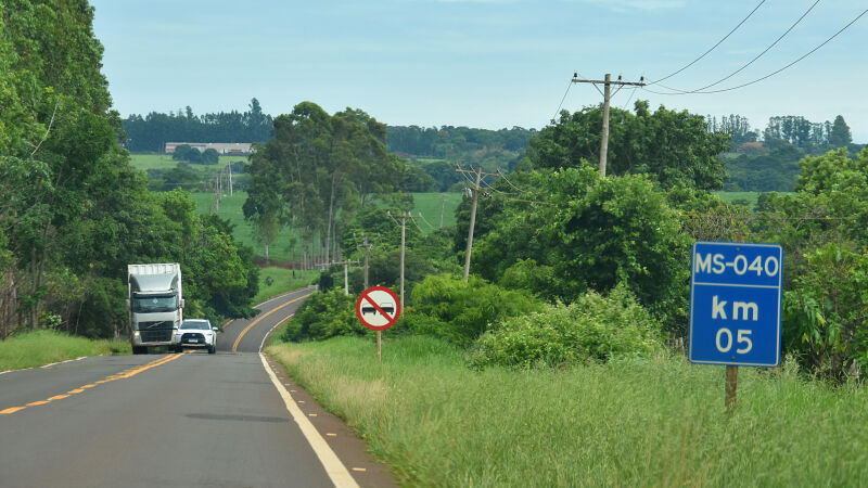 A MS-040 é uma das rodovias estaduais que não possui acostamento.