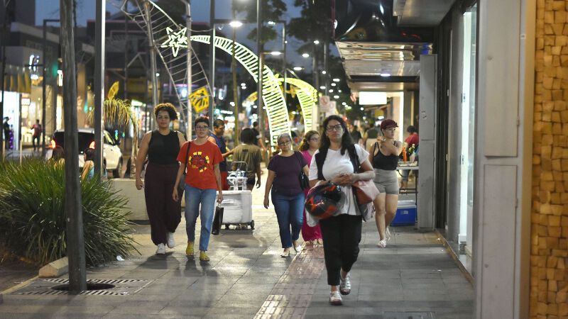 Comércio vai funcionar até as 22h até o dia 23 de dezembro