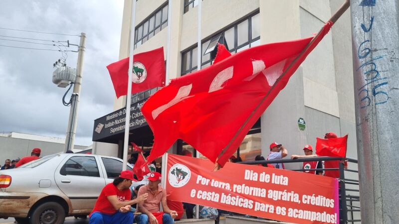 Manifestantes do MST ocuparam a sede do Incra na manhã desta quarta-feira (4)