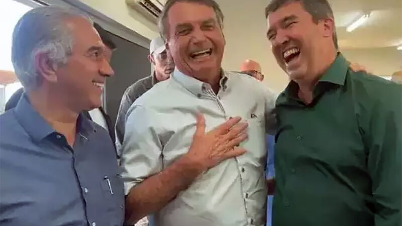 O ex-governador Reinaldo Azambuja, o ex-presidente Jair Bolsonaro e o governador Eduardo Riedel