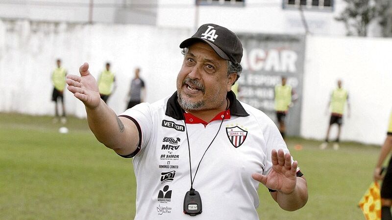 Charles de Almeida foi confirmado como o novo treinador do Corumbaense para a temporada 2025