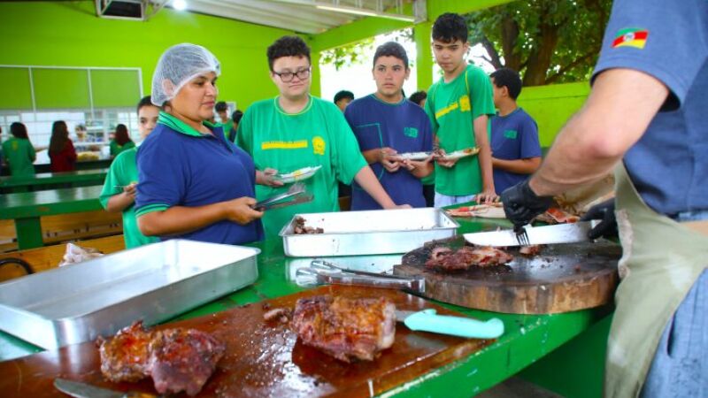 Churrasco na Escola Estadual Maria Rita