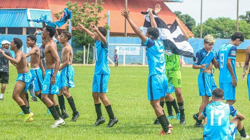 Jogadores do Corumbaense comemoram vaga na decisão