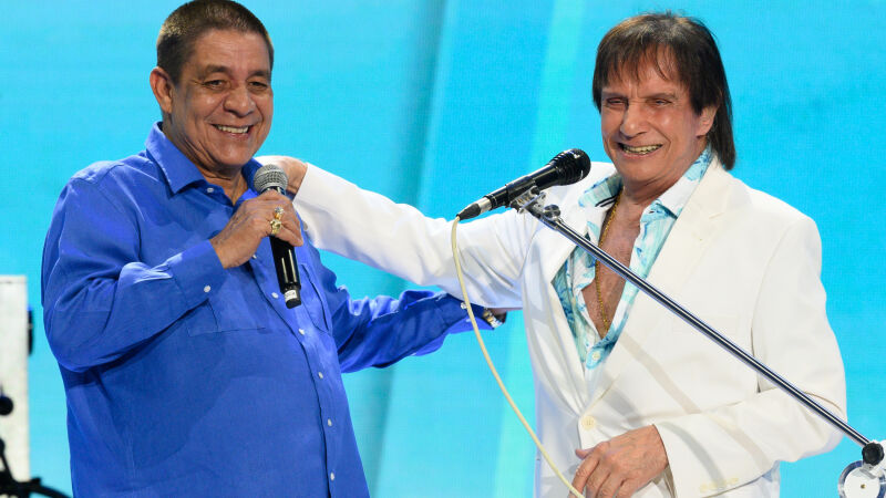 Zeca Pagodinho e Roberto Carlos durante gravação do Especial de Fim de Ano