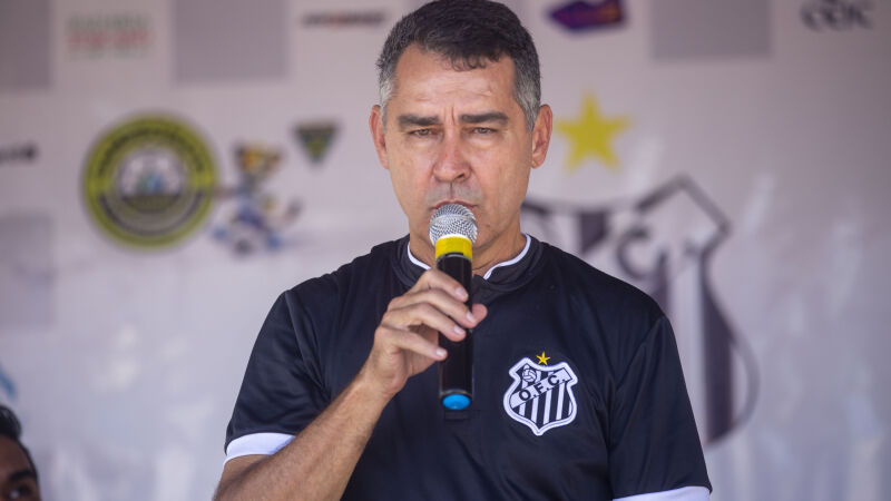 Coronel Nelson, presidente do Operário, durante coletiva nesta manhã 