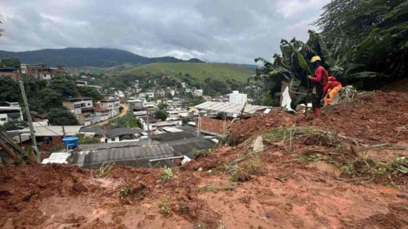 Chuva causou deslizamento de terra em Ipatinga