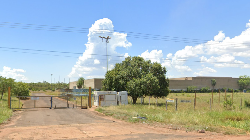 Fachada da antiga fábrica da NTL Têxtil Ltda, em Três Lagoas