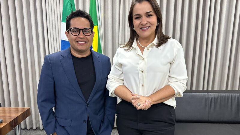 O novo presidente da Câmara Municipal, vereador Papy (PSDB), e a prefeita Adriane Lopes (PP) durante reunião no Paço Municipal