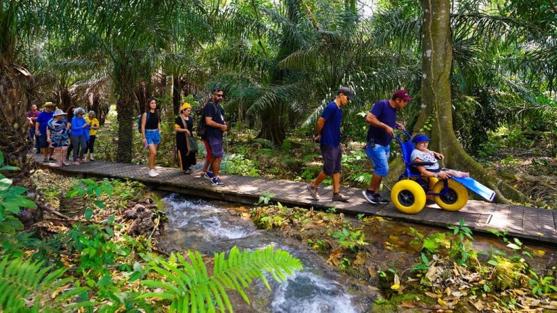 Turista cadeirante aproveita as maravilhas de Bonito com toda a estrutura