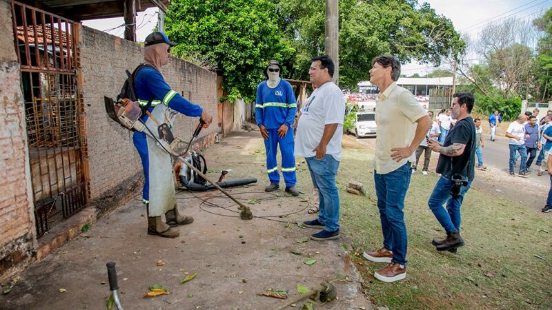 Mutirão de limpeza já se iniciou no primeiro dia útil em Corumbá 