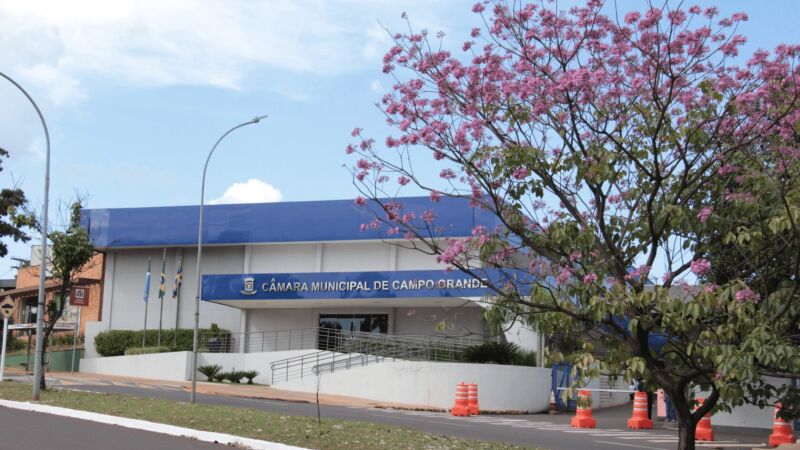 Câmara Municipal de Campo Grande, localizada na avenida Ricardo Brandão, número 1600, bairro Cachoeirinha, na Capital