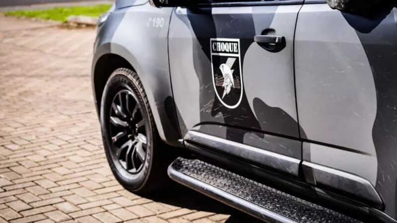 Suspeito reagiu e tentou atacar os militares, sendo atingido por disparos