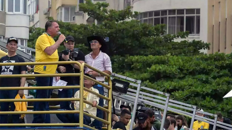 Os vereadores Junior Coringa (MDB) e Dr. Lívio (União Brasil) foram os responsáveis pelos pedidos