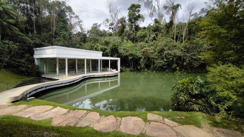 O Instituto Inhotim, em Brumadinho (MG), tem 24 galerias de arte espalhadas pelos 140 hectares de seu jardim botânico