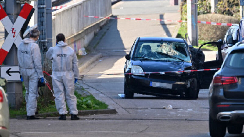 Além das duas pessoas que morreram, pelo menos outras 11 sofreram ferimentos na cidade de Mannheim, sudoeste da Alemanha