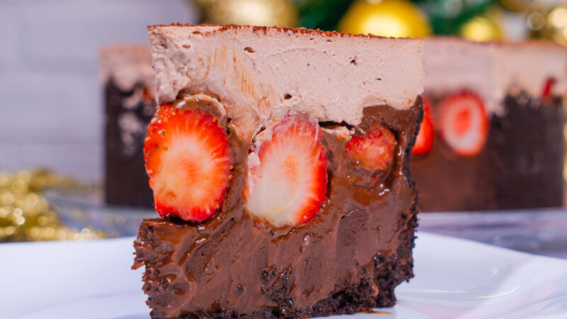 Gastronomia B+: Aprenda a fazer torta de chocolate com morangos para comemorar o Dia do Cacau