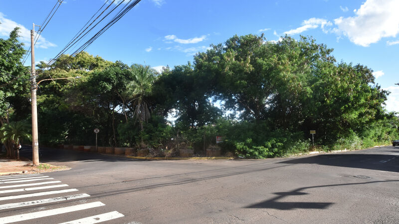 Pedreira do Bairro São Francisco é propriedade privada, mas está 