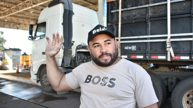 Vanderlei Nascimento, 36 anos, utiliza parte do trajeto para garantir o sustento dos filhos