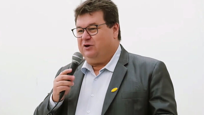 O vereador Marcio Araguaia, de Naviraí, é diretor da BMG Foods e tem preterido a cidade que o elegeu para abrir plantas frigoríficas em municípios de outros estados