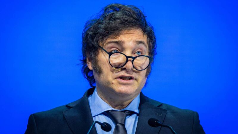 Javier Milei havia prometido endurecer as regras para migrantes em dezembro e colocou em prática na véspera de eleição local