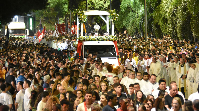 Milhares de católicos participaram da celebração de Corpus Christi em Campo Grande
