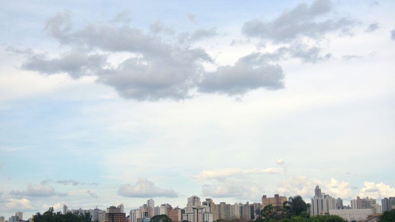Céu parcialmente nublado em Campo Grande