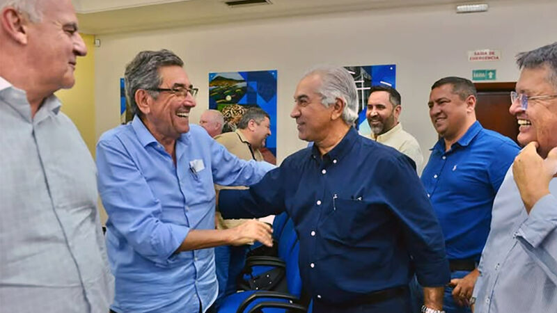O ex-governador Reinaldo Azambuja durante reunião com os prefeitos tucanos, em Campo Grande