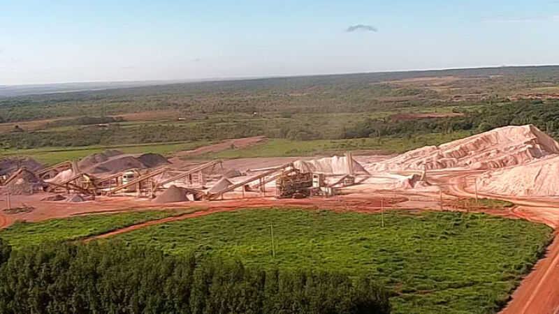 A extração de calcário é uma das ações de mineração em MS