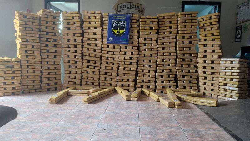Centenas de tabletes de maconha apreendidos pelo BPMRv