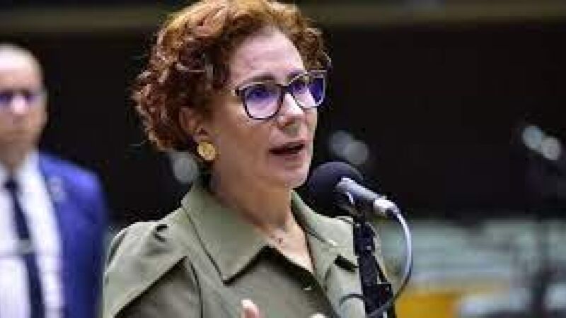 CCJ da Câmara abre prazo para Carla Zambelli apresentar defesa no processo de cassação