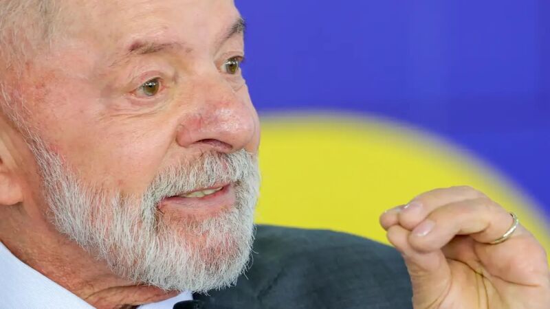 A iniciativa, segundo o presidente, faz parte de um pacote de medidas que inclui a distribuição gratuita de botijões de gás para famílias carentes