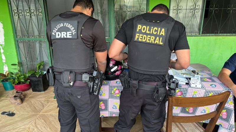 Agentes da PF em operação em Sinop-MT
