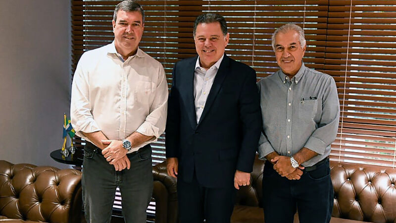 Governador Eduardo Riedel, o presidente do PSDB, Marconi Perillo, e o ex-governador Reinaldo Azambuja