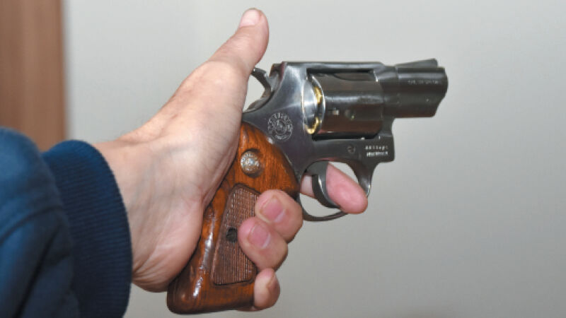 Posse e porte de armas são regulados por meio do Estatuto do Desarmamento, de 2003
