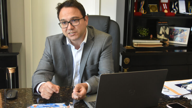 Deputado é peça da engrenagem que pretende reativar estádio interditado desde 2022