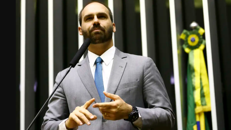 Deputado federal Eduardo Bolsonaro está autoexilado nos EUA