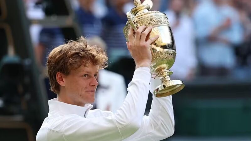 Jannik Sinner comemora título em Wimbledon