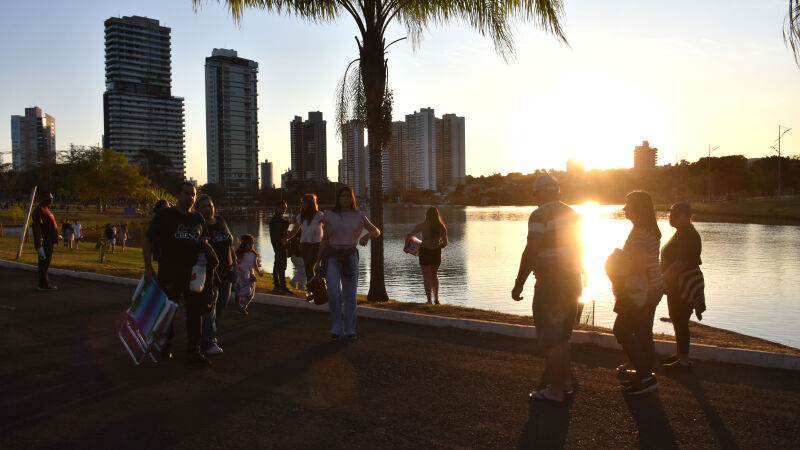 Semana deve ter calor a tarde e temperaturas mais baixas a noite