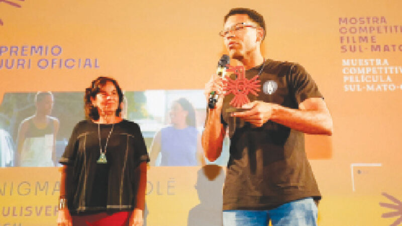 O cineasta Ulísver Silva e Andréa Freire (à esquerda), coordenadora do festival