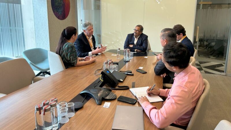 Reunião para aberturas de vendas de celulose solúvel
