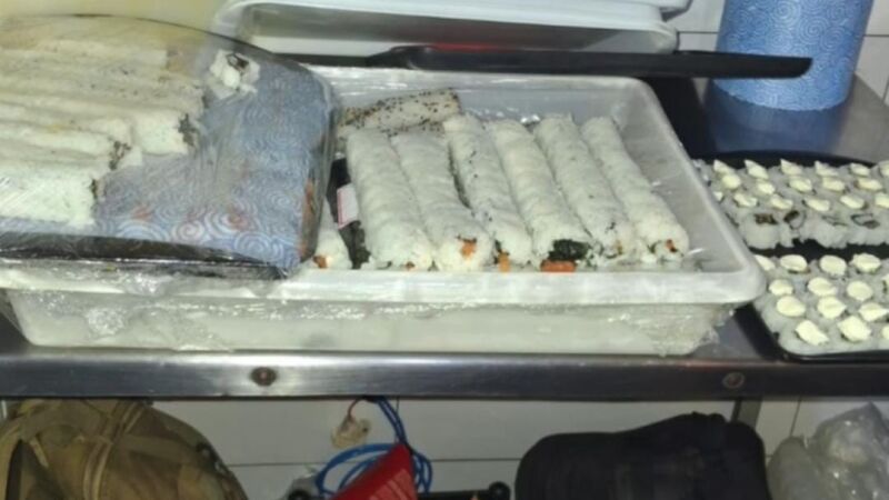 Sushis eram armazenados em local impróprio e sem refrigeração