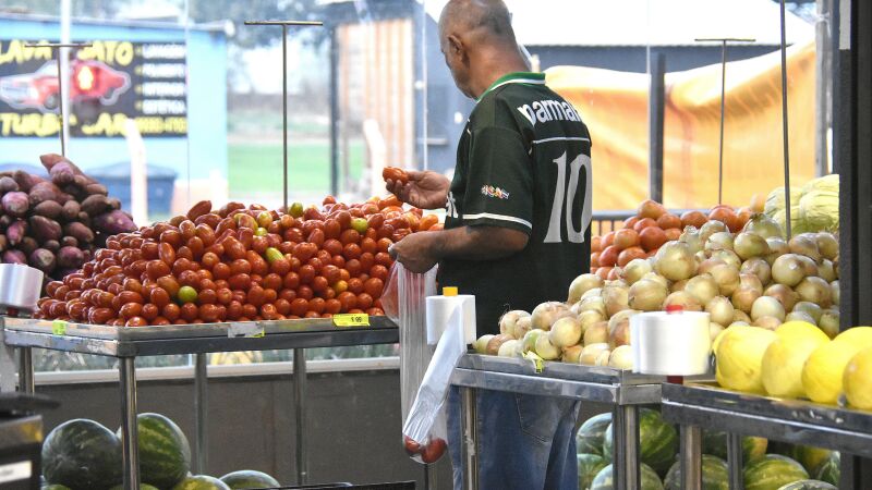 Antigos vilões, tomate e cebola ajudaram no bom desempenho do IPCA de fevereiro em Campo Grande