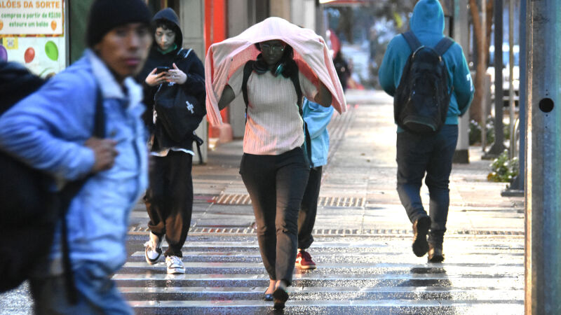 Risco de chuva na Capital deve estender-se até a manhã de segunda (17), com caso de granizo em alguns municípios