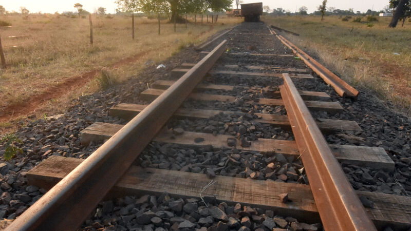 Ferrovia Malha Oeste está abandonada