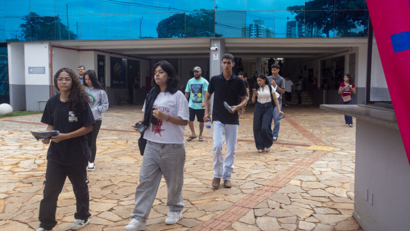 Estudantes começaram a sair da prova a partir das 14h30 (horário de MS)